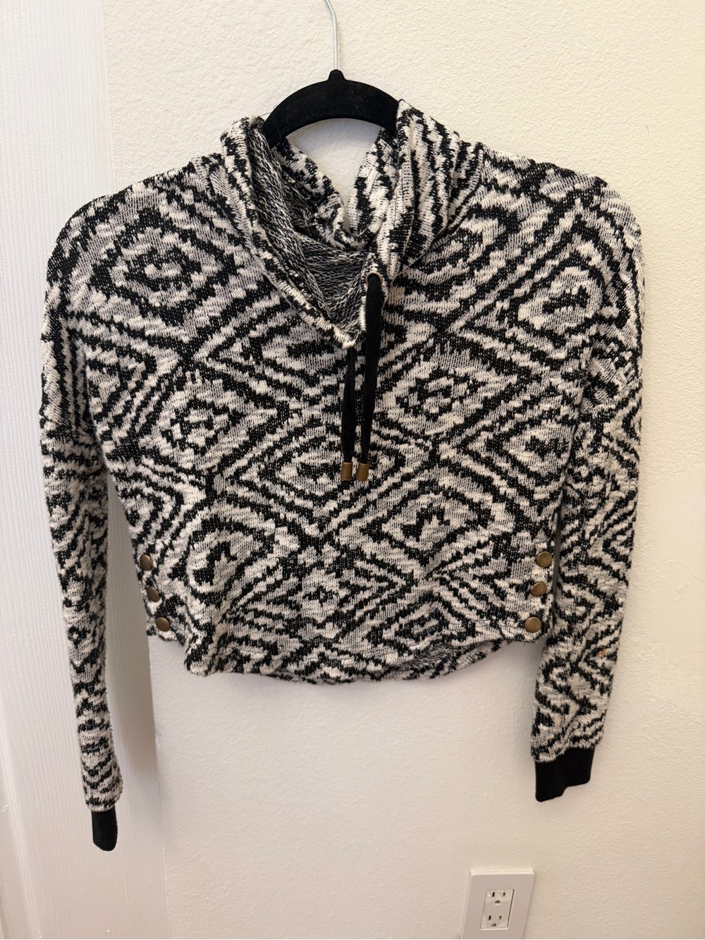 Marilyn Monroe Black & White Geometric Funnel Neck Pullover